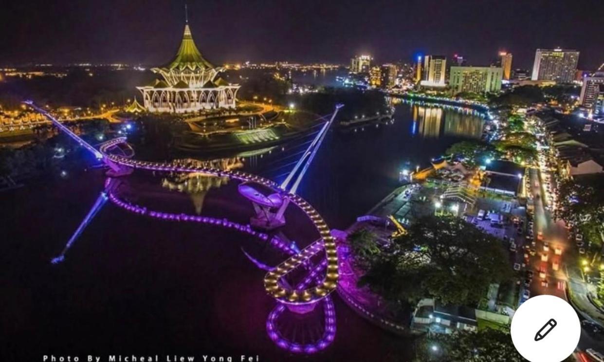 Riverbank Suites Waterfront Kuching Exteriör bild