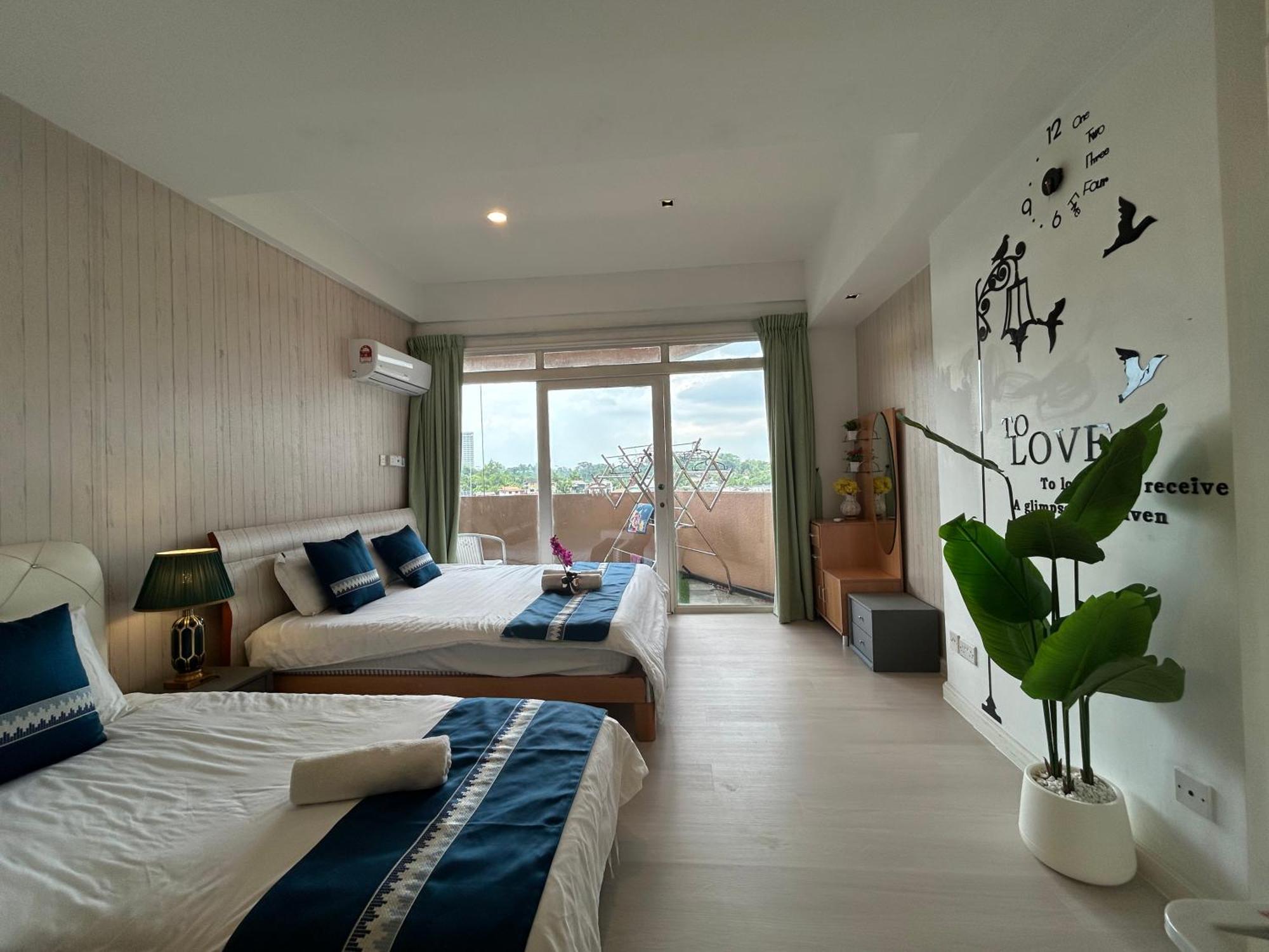 Riverbank Suites Waterfront Kuching Exteriör bild